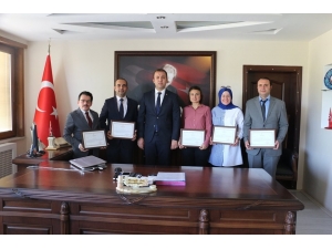 Proje Geliştiren Öğretmenlere Başarı Belgesi Verildi