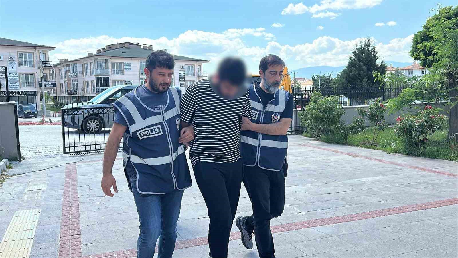 burdur-da-husumetlisini-once-darp-etti-ardindan-tufekle-vurarak-oldurdu