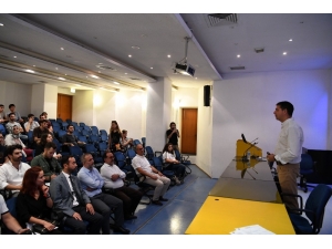 Saü Rektörü Savaşan İletişim Fakültesinde Sektör Dersine Katıldı