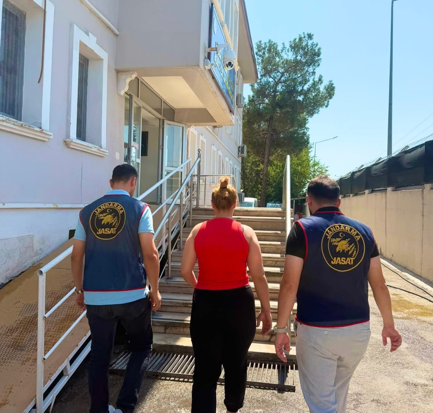 batman-jasat-tan-firari-hukumlu-operasyonu-15-yil-hapis-cezasi-bulunan-kadin-yakalandi