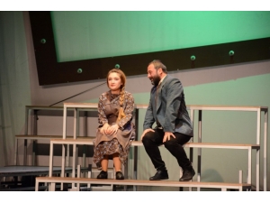 Tiyatro Anadolu Perdelerini Açtı