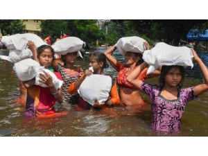 Hindistan’da 3 Günlük Sel Bilançosu: 73 Ölü