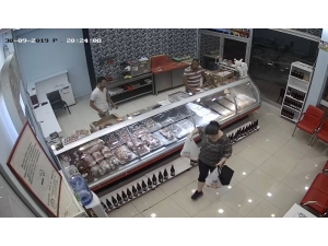 Manavgat Kasaplarının Korkulu Rüyası, Kendisini Öğretmen Olarak Tanıtan Kadın