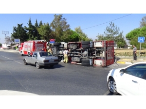 Yangına Giden İtfaiye Aracı Devrildi