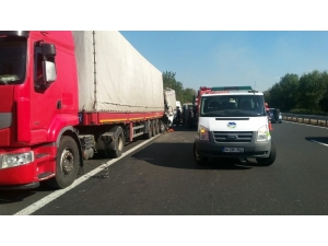 Kamyonet Tıra Çarptı: 1 Ölü