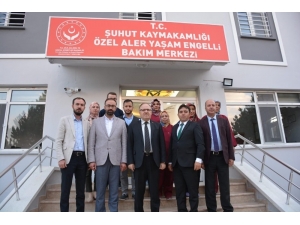 Vali Tutulmaz Şuhut’ta Engelli Yaşam Bakım Merkezini Ziyaret Etti