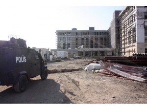 Diyarbakır’da İnşaat İskelesi Çöktü: 2’si Ağır 3 İşçi Yaralı