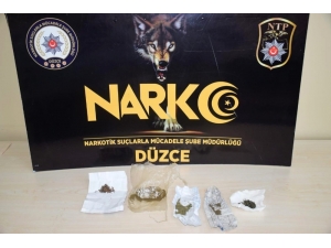 3 Zehir Taciri Uyuşturucu Satarken Yakalandı