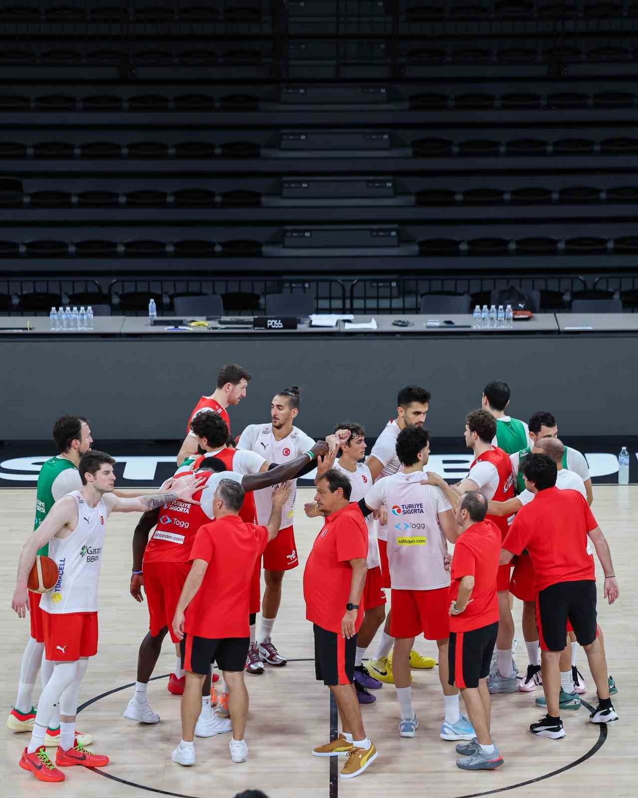 a-milli-erkek-basketbol-takimi-turk-hava-yollari-dbb-super-kupa-icin-almanya-ya-gitti