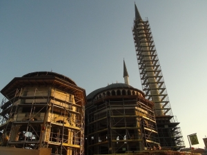 Taksim’de İntihar Girişimi