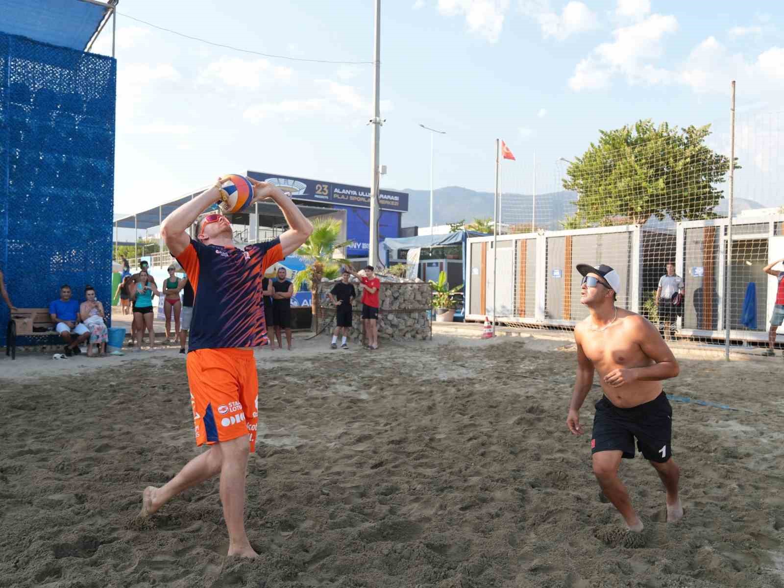 unlu-plaj-voleybolculari-alanya-nin-spor-turizmi-elcileri-oldu