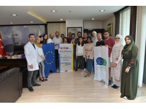 Aıesec’li Öğrenciler İngilizce Öğretiyor