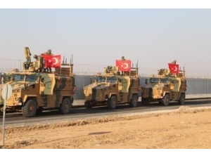 Msb: "Suriye’de Fırat’ın Doğusunda Güvenli Bölge Tesisi Kapsamında Üçüncü Birleşik Kara Devriyesi Tsk Ve Abd Personeli, Kara Araçları Ve İha’ların İştirakiyle Telabyad’ın Doğusunda Başladı."