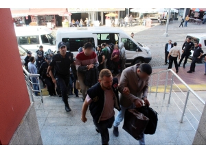 Fetö’den Gözaltına Alınan 13 Tübitak Çalışanı Adliyeye Sevk Edildi