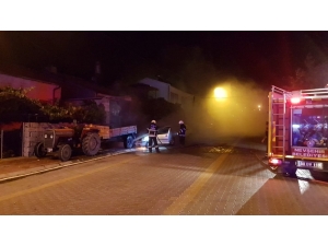 Park Halindeki Traktöre Çarpan Araç Alev Alev Yandı