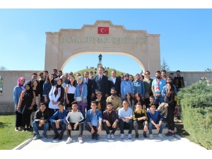 Öğrenciler Dumlupınar Şehitliği’ni Ziyaret Etti