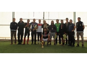 Otlukbeli’de Futbol Turnuvası Kupa Töreni Düzenlendi