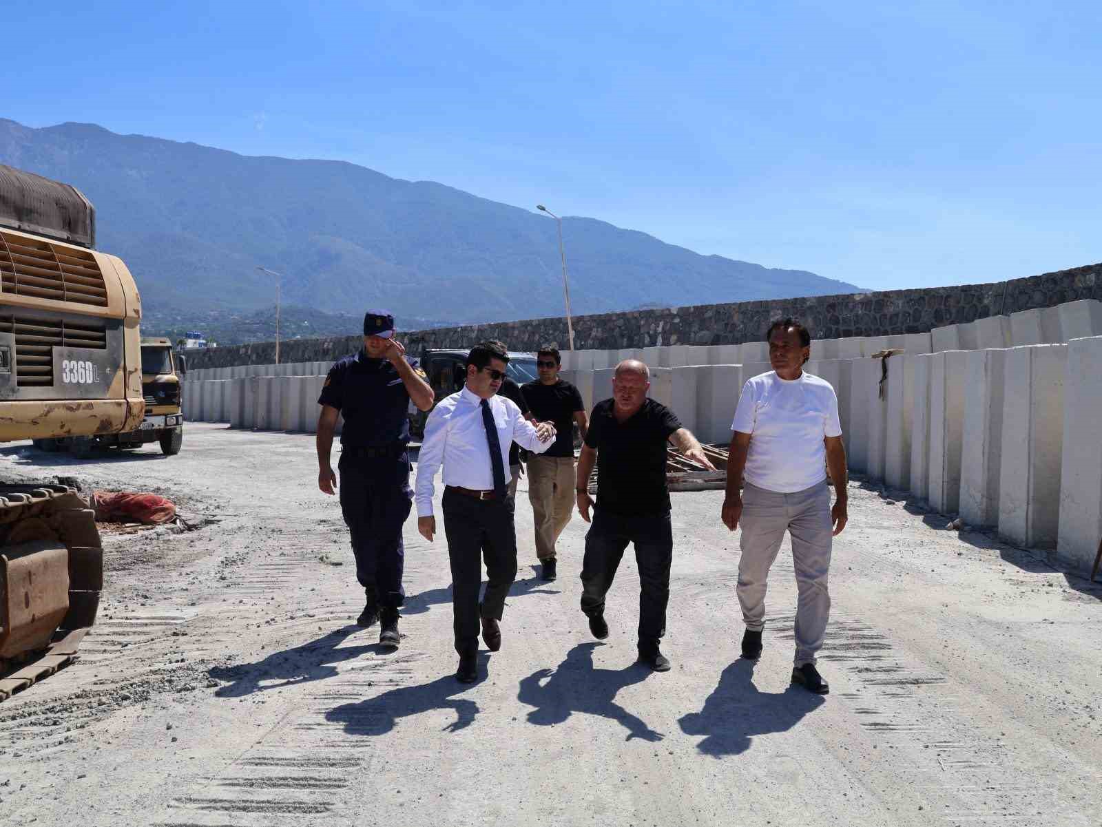 arsuz-da-balikci-barinaginda-yenileme-calismalari-suruyor