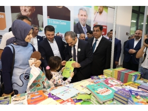 Çayırova Kitap Fuarı Ziyarete Açıldı
