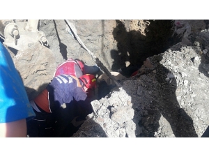 Esenyurt’ta Toprak Altında Kalan İşçi Kurtarıldı