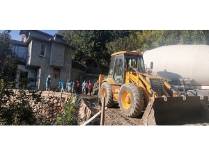 90 Yaşındaki Ümmühan Nine İçin Evine Özel Yol