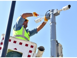 İzmir’de Parklardaki Hırsızlığa Karşı Kameralı Önlem