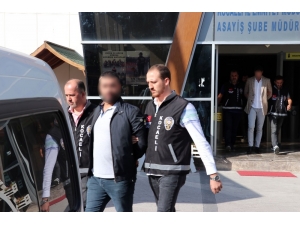 Evine Girdikleri Çifti Polis Süsü İle Gasp Eden 3 Şahıstan 2’si Tutuklandı