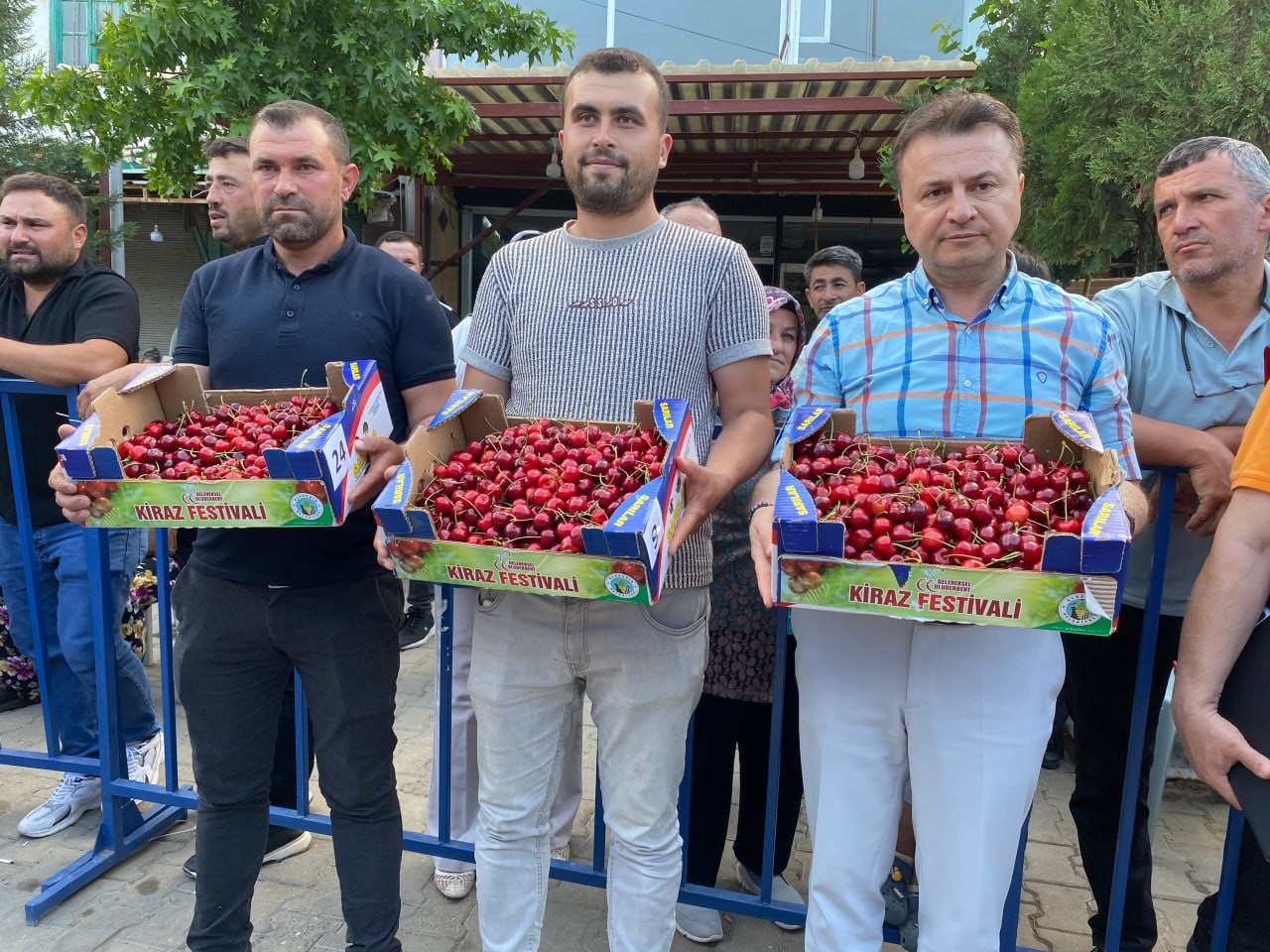 alasehir-in-en-guzel-kirazi-secildi