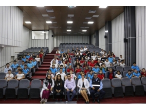 Çocuklara Hayvan Sevgisi Aşılanıyor