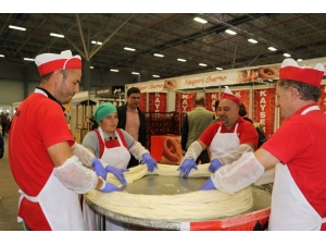 Van’da ‘2. Yöresel Ürünler Ve Hediyelik Eşya Fuarı’ Açıldı