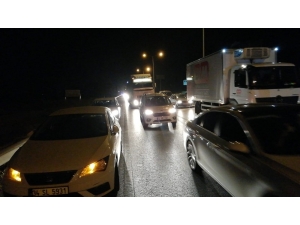 Kazalar Trafiği Kilitledi