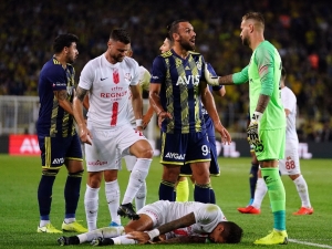 Süper Lig: Fenerbahçe: 0 - Antalyaspor: 1 (İlk Yarı)