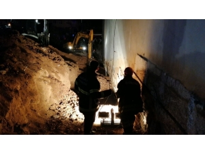 Kanalizasyon Çalışmasında Toprak Kayması: 1 Ölü