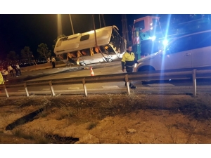 E-5’te Servis Aracı Devrildi: 5 Yaralı