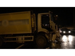 Tem Otoyolu’nda Yolcu Otobüsü İle Temizlik Aracı Çarpıştı: 8 Yaralı