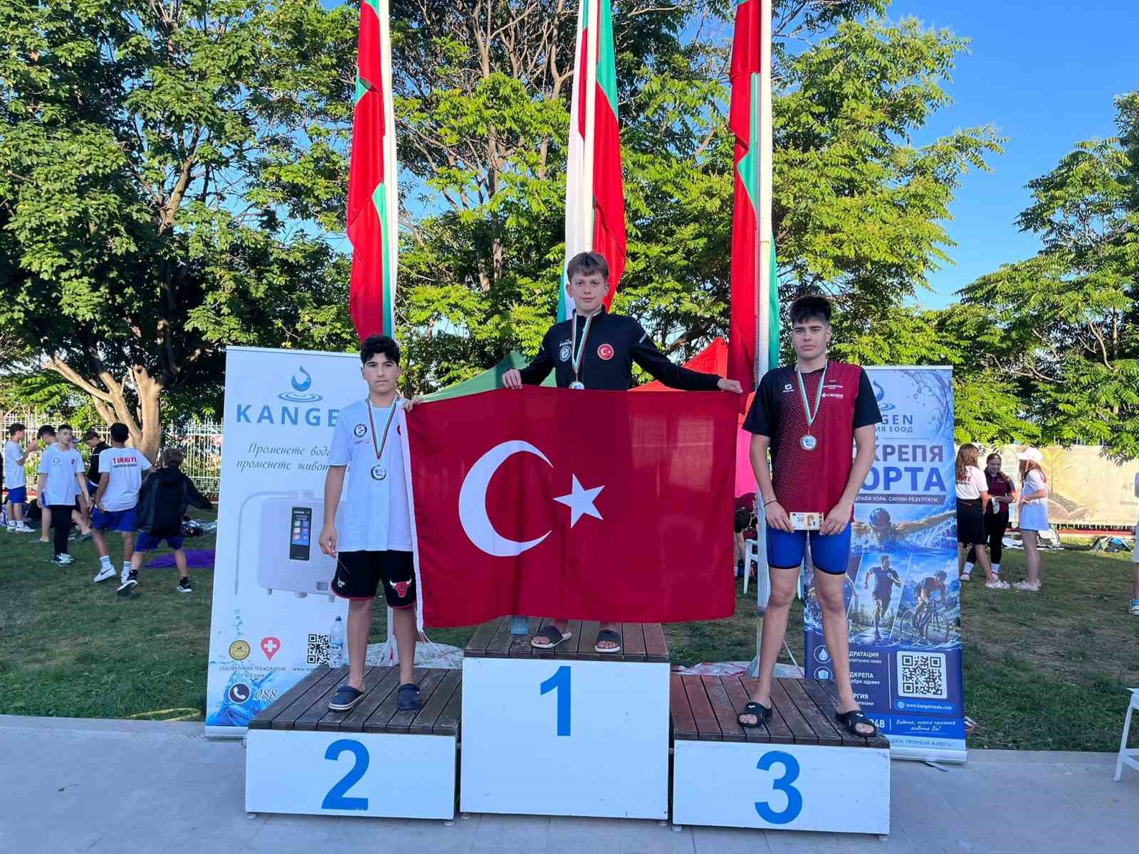yildirimli-genc-yuzuculer-turkiye-nin-gururu-oldu