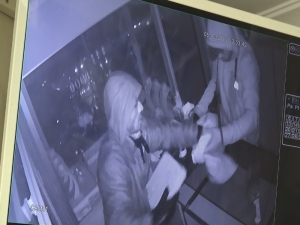 Hırsızlar Altınları Çuvala Koyup Çaldılar, Kuyumcu Gözyaşlarına Boğuldu