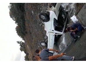 Kamyonet Takla Attı: 2 Yaralı