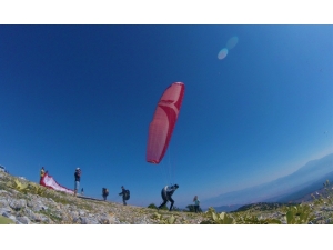 Gökyüzünün Renkli Kanatları