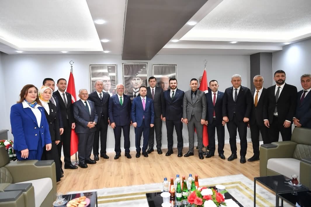 mhp-den-adalet-bakani-akin-gurlek-e-samimi-ve-sicak-karsilama
