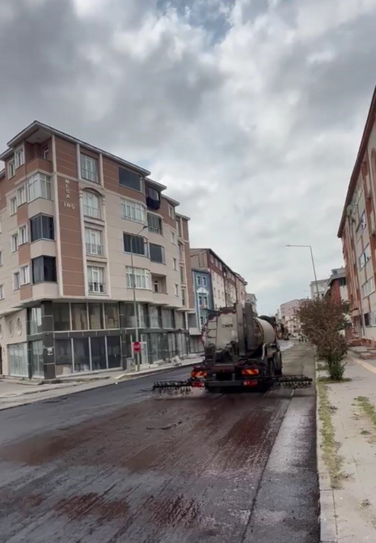 karayollari-18-bolge-mudurlugu-kars-ta-sehir-ici-yollari-sicak-asfaltla-yeniliyor