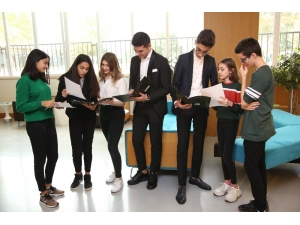 Lise Öğrencileri Liderlik İçin Yarıştı