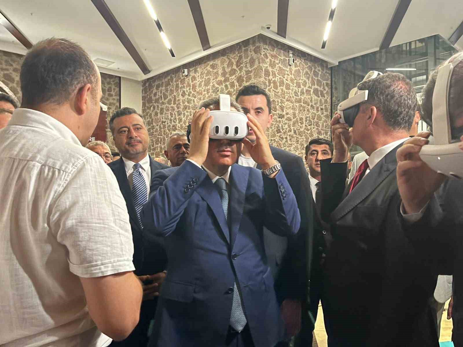 15-temmuz-demokrasi-mucadelesi-vatandaslara-dijital-deneyimle-aktariliyor