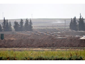 Suriye Sınırındaki Mevzilere Tank Ve Obüs Takviyesi