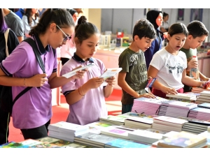 Manisa Kitap Fuarı On Binlerce Ziyaretçiyi Ağırladı