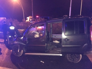 Tem Otoyolunda Hafif Ticari Araç Kamyonete Çarptı: 2’si Ağır 9 Yaralı