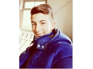 18 Yaşındaki Genç Motosikletiyle Yaptığı Kazada Öldü