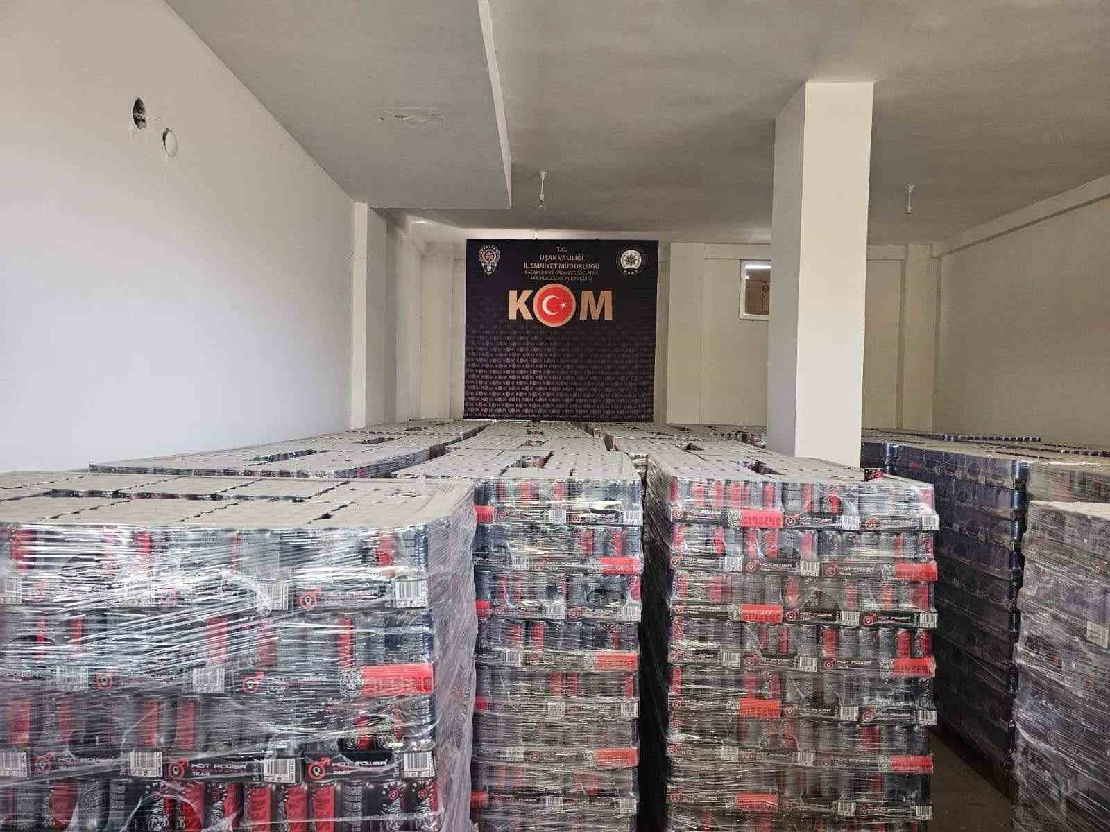 usak-ta-16-bin-200-adet-tarihi-gecmis-enerji-icecegi-ele-gecirildi