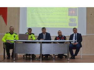 ’Okul Servis Sürücüsü Bilgilendirme Toplantısı’ Yapıldı
