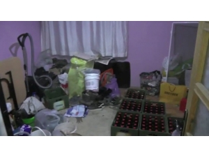 Bolu’da, Kaçak İçki İmal Eden Baba Ve Oğullarına Operasyon: 3 Gözaltı